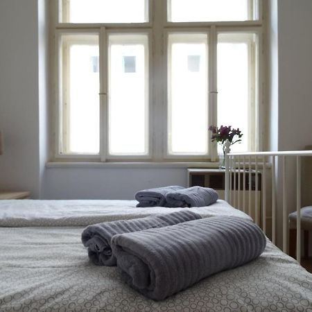 Garden Apartment On Art Nouveau Street In Central براغ المظهر الخارجي الصورة