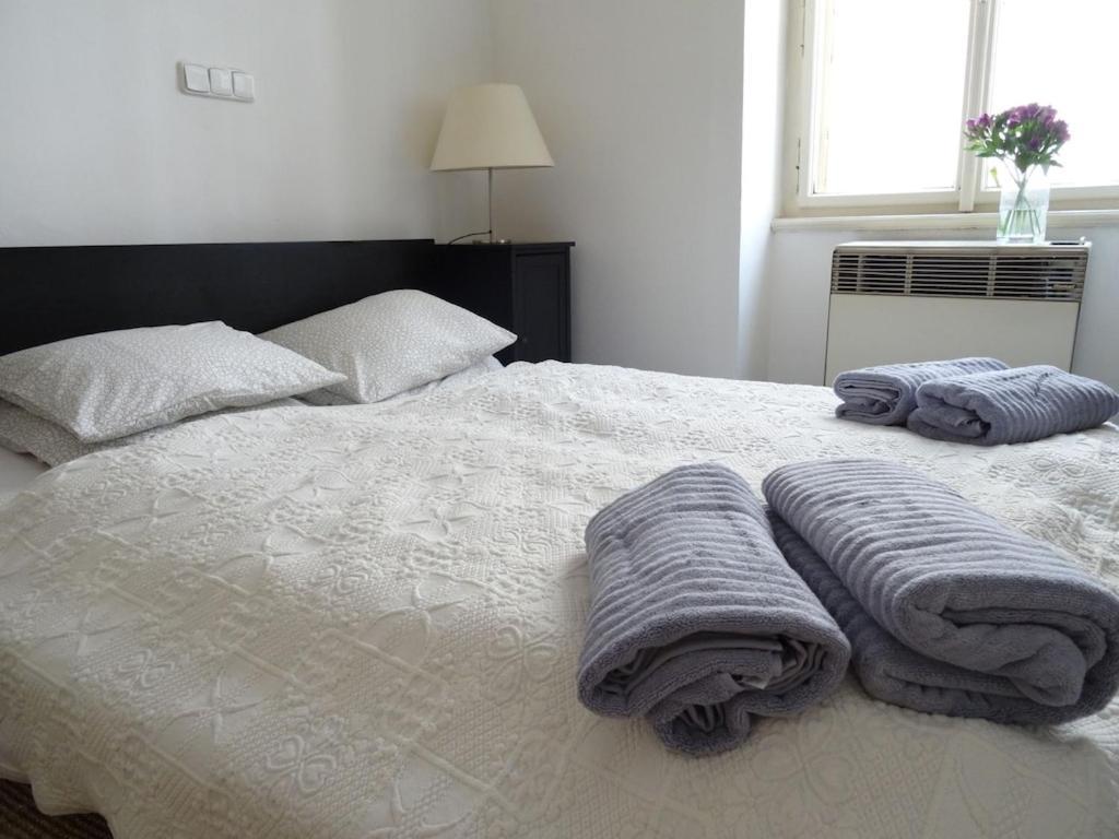 Garden Apartment On Art Nouveau Street In Central براغ المظهر الخارجي الصورة