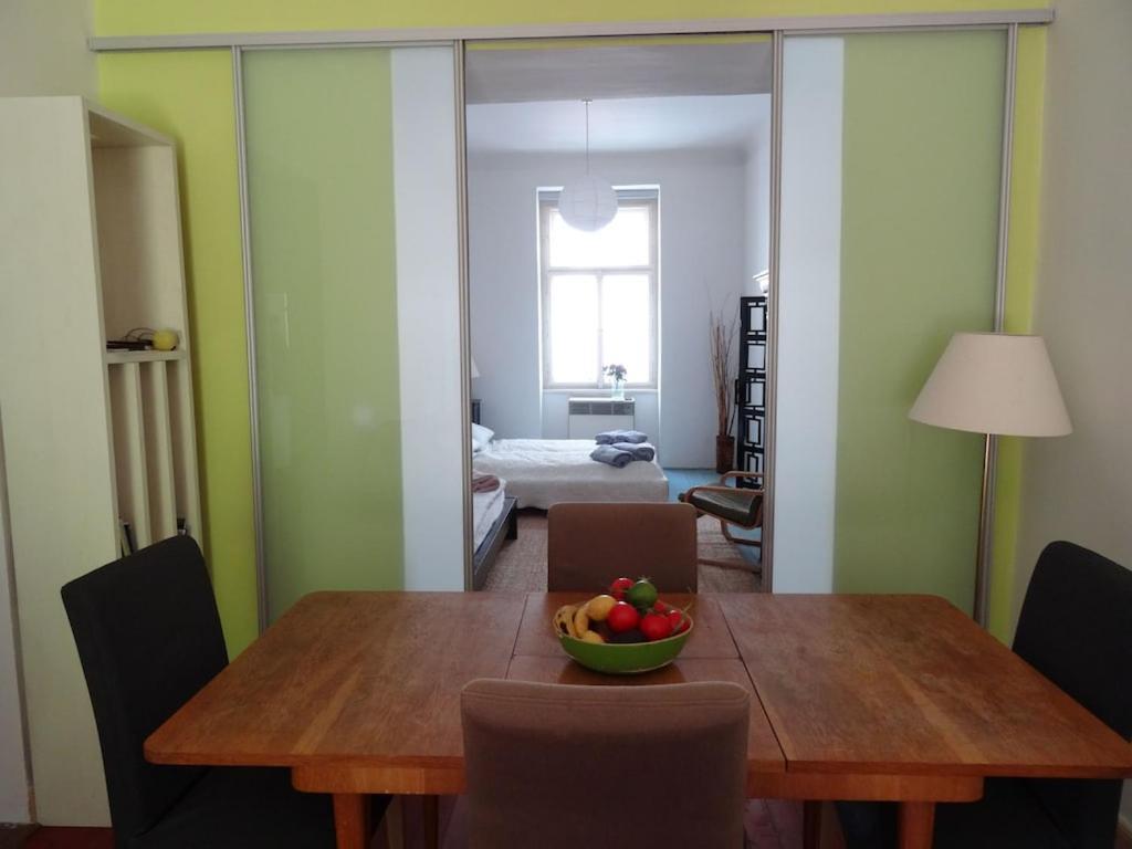 Garden Apartment On Art Nouveau Street In Central براغ المظهر الخارجي الصورة