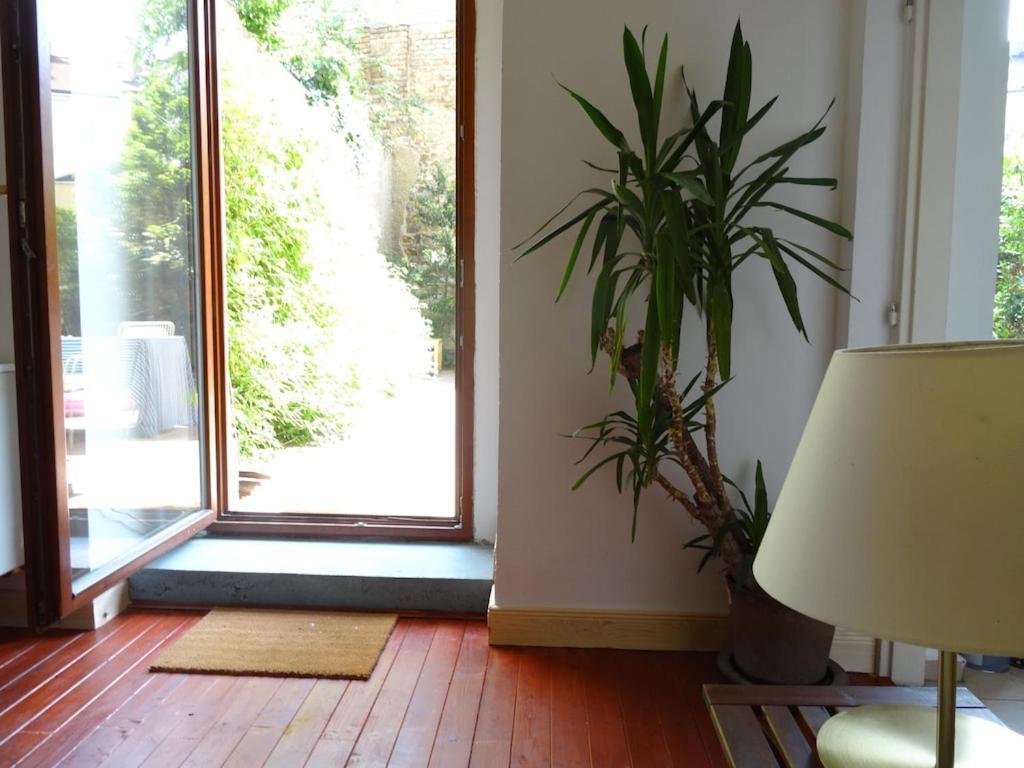 Garden Apartment On Art Nouveau Street In Central براغ المظهر الخارجي الصورة