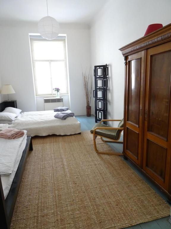 Garden Apartment On Art Nouveau Street In Central براغ المظهر الخارجي الصورة
