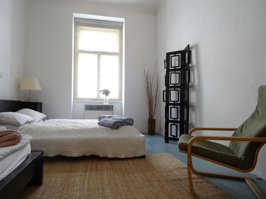 Garden Apartment On Art Nouveau Street In Central براغ المظهر الخارجي الصورة