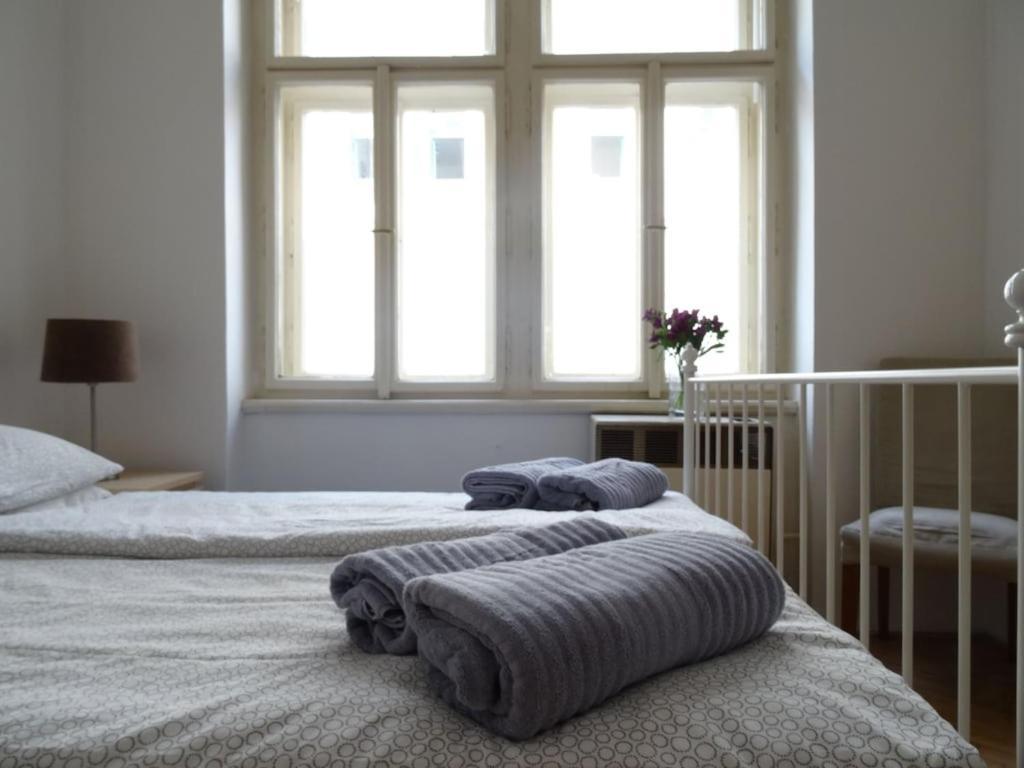 Garden Apartment On Art Nouveau Street In Central براغ المظهر الخارجي الصورة