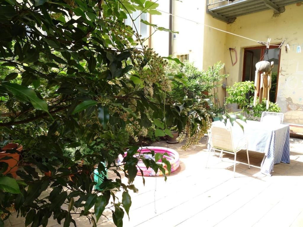 Garden Apartment On Art Nouveau Street In Central براغ المظهر الخارجي الصورة