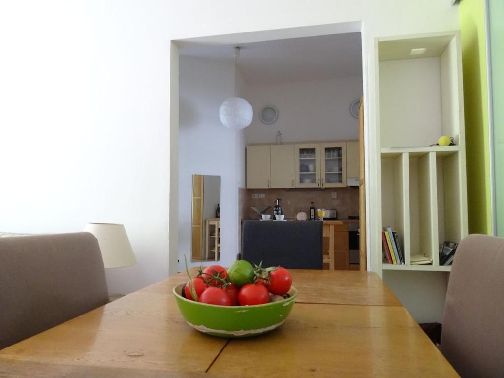 Garden Apartment On Art Nouveau Street In Central براغ المظهر الخارجي الصورة